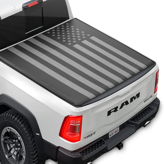 MotorBox USA Black American Flag Soft Roll-Up Retractable Tonneau Cover für Ram 1500 (2009 - 2024) / Ram 2500/3500 (2009 - 2024) - 5,7' Bett