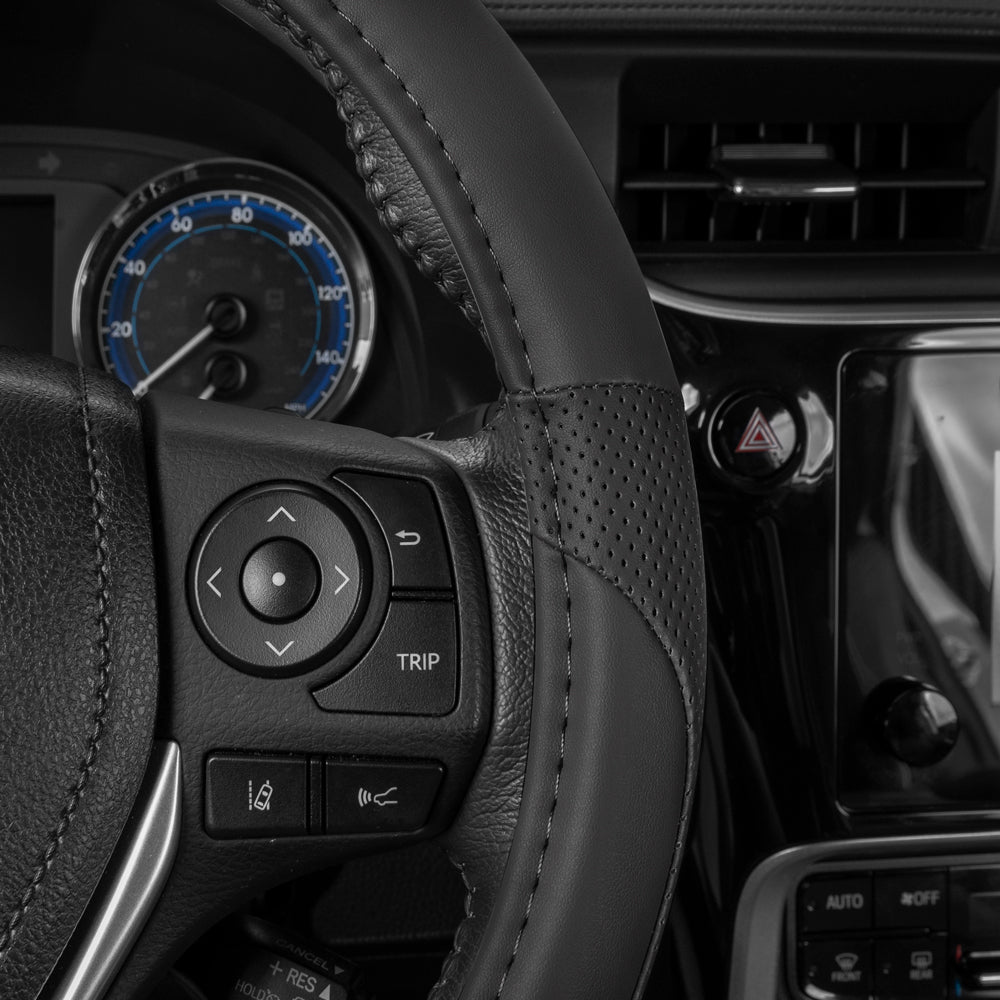 MotorTrend Soft Touch Perforierte Mikrofaser-Lenkradabdeckung (Fits 14.5' - 15.5')