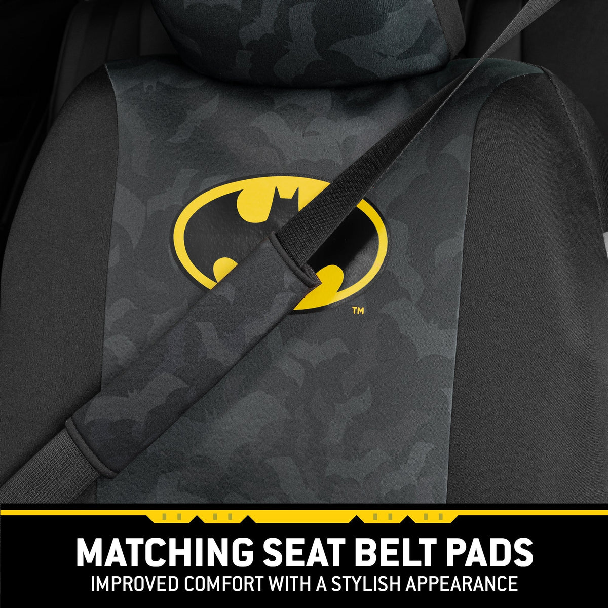 Warner Bros DC Comics 2-Pack Batman Logo mit Bat Background Vordersitzbezügen und 2-Pack Batman Logo Sitzgurtpads