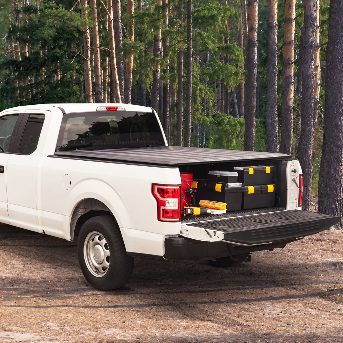 MotorBox USA Black American Flag Soft Roll-Up Retractable Tonneau Cover für Ram 1500 (2009 - 2024) / Ram 2500/3500 (2009 - 2024) - 5,7' Bett
