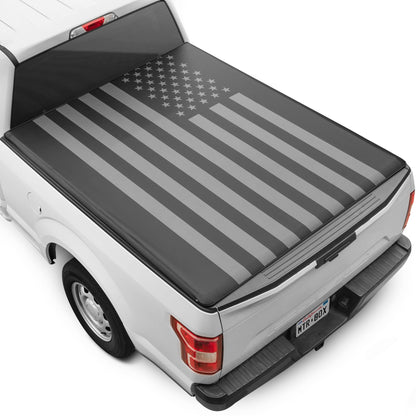 MotorBox USA Black American Flag Soft Roll-Up Retractable Tonneau Cover für Chevrolet Silverado 1500 (2007 - 2018), GMC Sierra 1500 (2007 - 2018) - 5,8' Bett